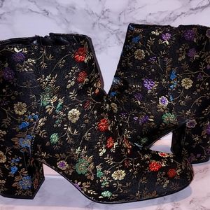 Diba Floral Bootie Sz 10
